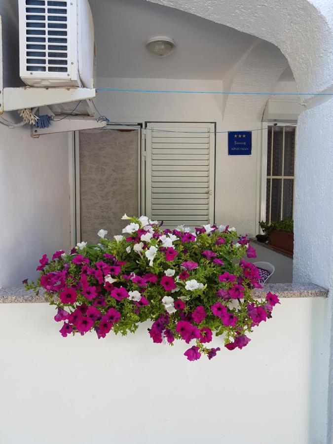 Luka Apartment *